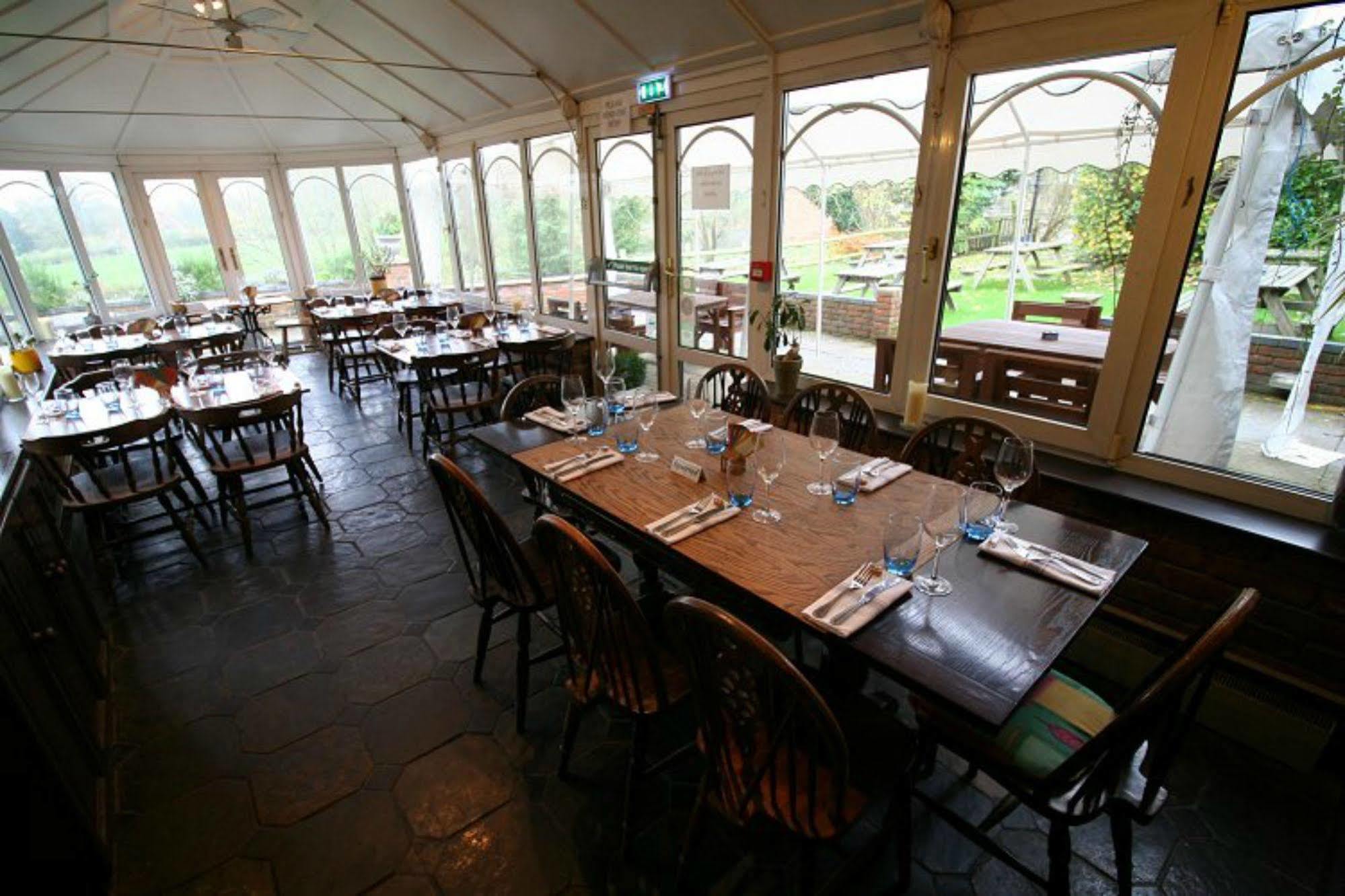 The Carpenters Arms Hotell Newbury  Exteriör bild